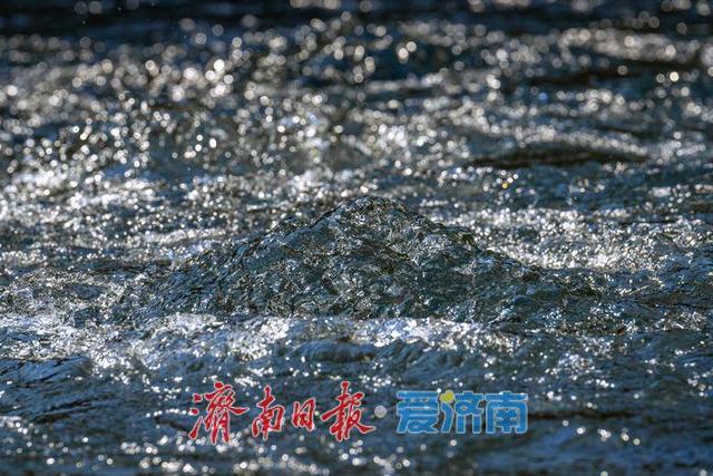 一年四季 泉在济南丨趵突泉水位攀升至 28.92 米，景区瀑布景点成为新打卡亮点