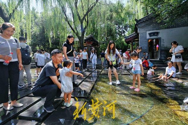 一年四季 泉在济南丨抓住暑热的尾巴 济南趵突泉畔戏水乐趣多