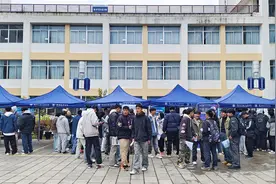 精准对接促就业 产教融合育匠才 云南现代职业技术学院举办“职通未来·2025年春季校园专场双选会”图片