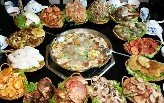 滇中藏不住了！楚雄21℃暖冬，一半是山水秘境，一半是舌尖热辣