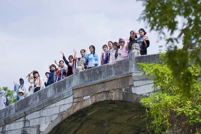 游上海松江 寻上海之根 | 国庆节首日，1.5万人涌入仓城……