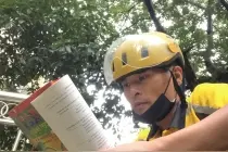 39岁外卖员自学英语9年 利用碎片化时间学习，发音流利惊艳网友图片