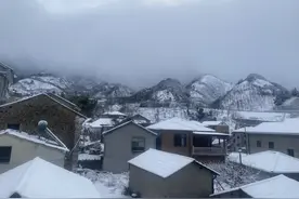 积雪最厚近20厘米，追雪太子尖的人“车里睡了一夜”，险情时有发生图片