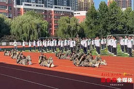 旗语操、实战化演练……泰安这所学校军训成果汇演超“硬核”图片