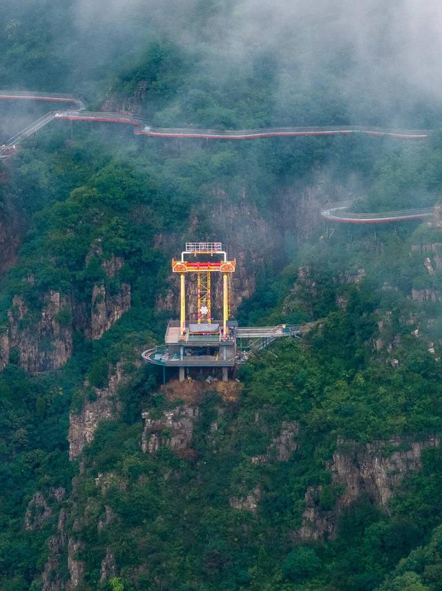 云端奇观·淄博潭溪山水墨丹青绘仙境
