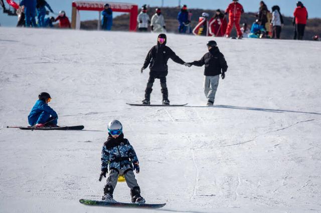 乌兰察布点燃“冰火之恋”