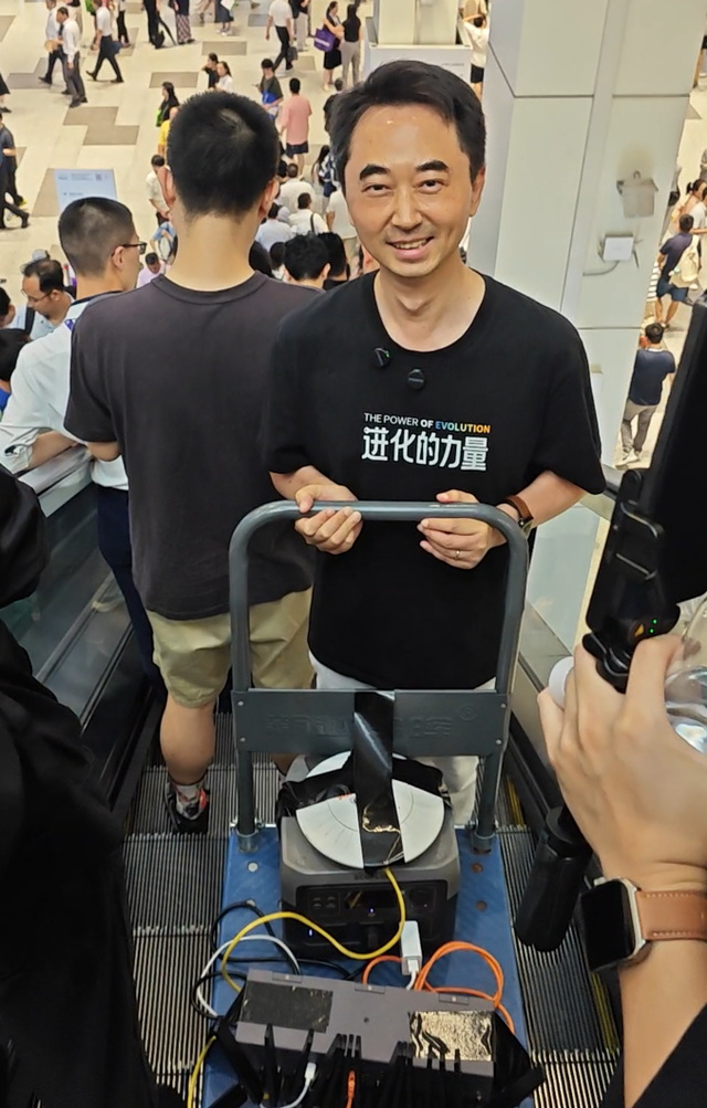 今年的人工智能大会，终于不再“表演”了