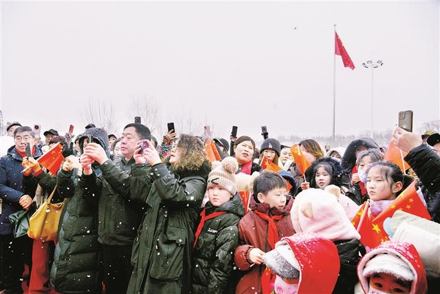 雪中添彩！巨幅墙绘落成