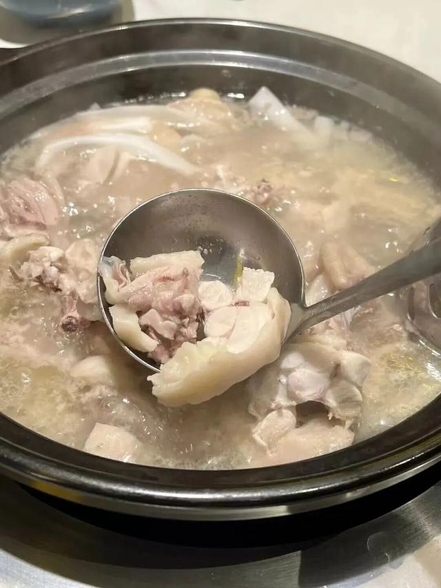 把冬天调成暖色系！松山湖落羽杉红了，温泉冒泡了，火锅沸腾了～