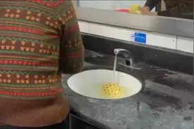 霉变水果滥竽充数！小心一口就中招，这些“脏水果”别吃了图片