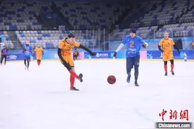 俄罗斯球队夺得上海合作组织雪地足球赛冠军图片