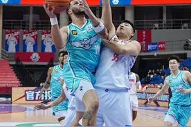 六人得分上双！青岛队主场大胜四川赢下新年“开门红”图片