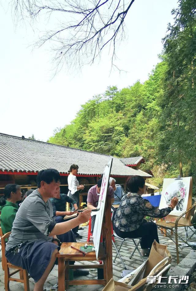 云雾溪流烟火气，沩山“圈”来度暑客