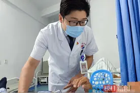 六旬爹爹腹部隆起木瓜大包块，就医后确诊“祸首”为腹壁疝图片