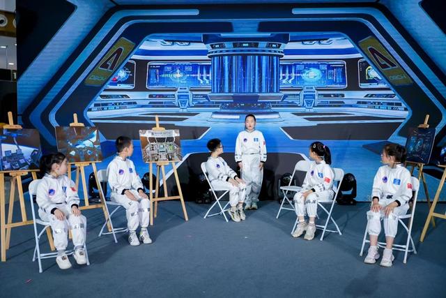 看无人机足球运动会、体验养老机器人……闵行区163场活动“嗨”翻科普月