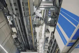 电梯晃一下，是故意的吗？图片