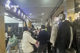 闺蜜连逛8小时采购“新年战袍” 杭州四季青开启年底扫货模式图片