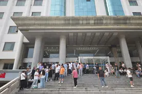 “女孩被打破头骨案”涉事教师获刑5年，家属：孩子仍头痛、有睡眠障碍，将提出抗诉申请图片