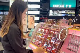 逛姐出街｜逛姐教你选彩妆，打造美拉德色系秋冬时尚！图片