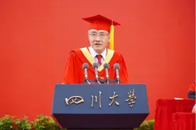 感动！毕业典礼上四川高校校长的临别寄语图片
