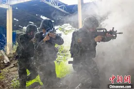 多路追击 直击广西河池武警反恐演练现场图片