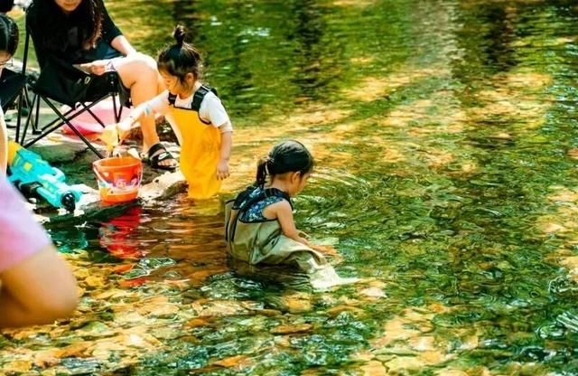 云端有座彩虹桥！嵩县白云山这条 “多巴胺天桥”，谁走谁心动！