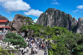 安徽黄山：暑期旅游升温图片