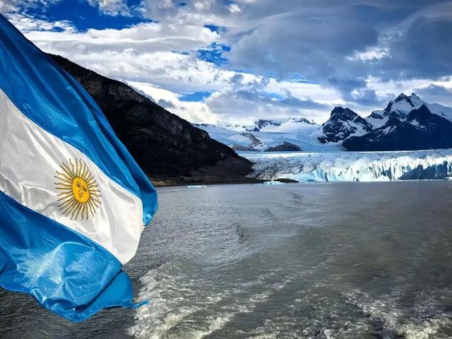 全球最长单程航线今晨上海首飞	，经济舱1.2万元，全程25小时55分