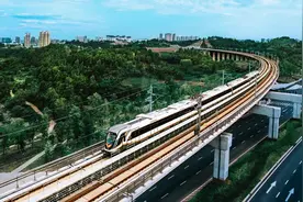 “一轨跨双城” 四川首条跨市域轨道交通线路正式开通图片