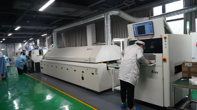 陕西西安市阎良区：5毫米厚、比一枚硬币还小，这款电源模块刷新世界记录