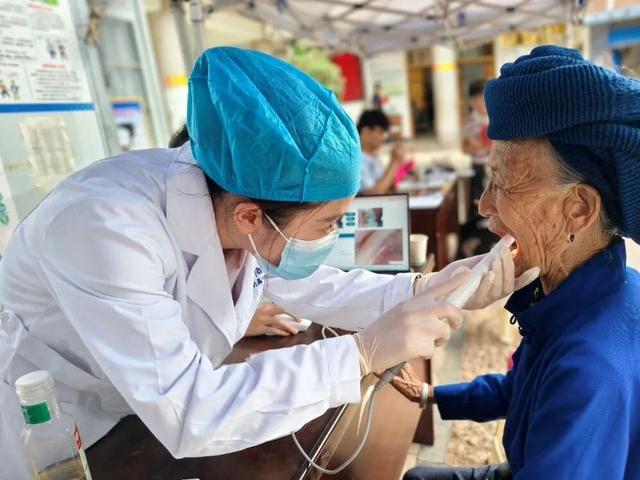 AI还能看牙？这群同济学子“硬核送医”