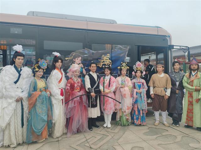 “侠义襄阳”双节焕新颜，点亮“有文化、有温度、有侠义”之城