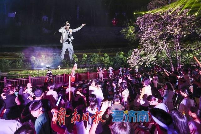 抓住暑假尾巴！济南野生动物世界日夜奇幻狂欢，甜蜜恋爱季点燃盛夏终章