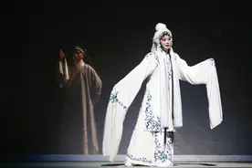 座无虚席！青春版《秦雪梅》满台生辉图片