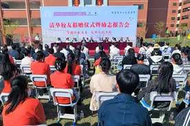 清华大学经管学院EMBA校友捐赠揭碑仪式暨励志报告会走进陆川县智宇中学图片