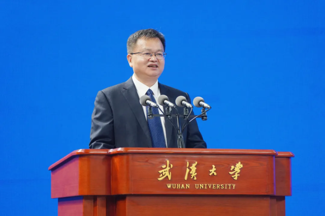 武汉大学举行2025级新生开学典礼