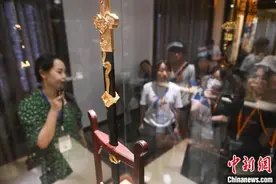 香港青年走进“剑瓷之都”龙泉 探秘青瓷宝剑“共舞”千年图片
