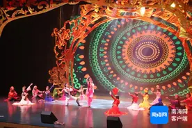 新疆歌舞秀《达坂城的姑娘》亮相海口图片