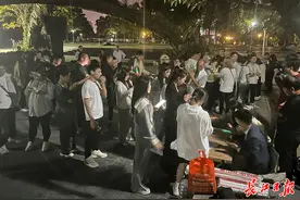 风靡全国！武汉这群年轻人晚上相约“躲猫猫”，有人半个月瘦5斤图片