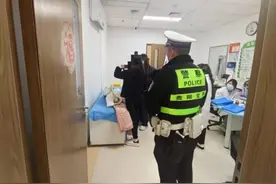 十分钟生命接力暖人心 贵阳交警紧急护送伤者就医图片
