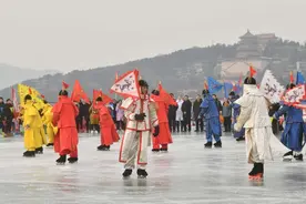 北京市区最大冰场开门迎客  最多容纳5000人同时上冰嬉戏图片