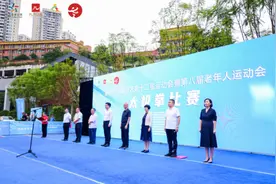 以“拳”会友！200多名老人现场比拼太极拳法图片