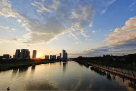 处暑，北京天空再现绝美晚霞，十分浪漫！图片