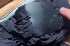 女子烤衣服直接烤成塑料了：聚酯纤维直接“返祖”变回塑料了！图片