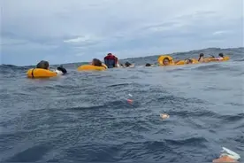 马尔代夫一快艇海中沉没48人全员生还：多人因救生衣气瓶坏了呛水，中国女潜水教练用嘴吹气救人图片