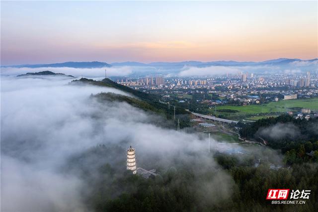 【每日一图@湖南】云雾是山林的呼吸，文峰塔是靖州的心跳
