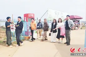 油菜花田成“收费景点”？打卡胜地惹争议图片
