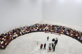 600人的“全家福”装下杭州一个村，村民：这样的同框比过年还热闹图片