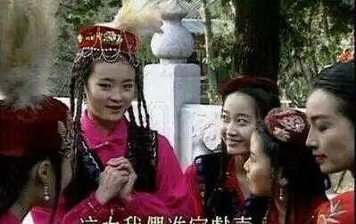 嫁入豪门的尽头，是「直播带货」？