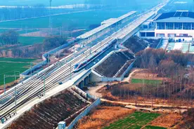 2025年1月5日铁路调图，山东首开青岛北至郑州东跨省环线列车图片